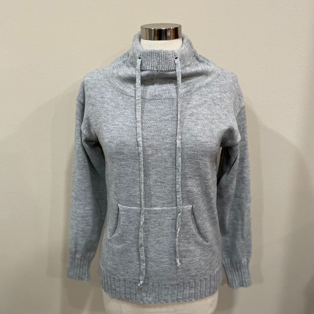 Stylish comfy gray sweater with kangaroo pocket size small